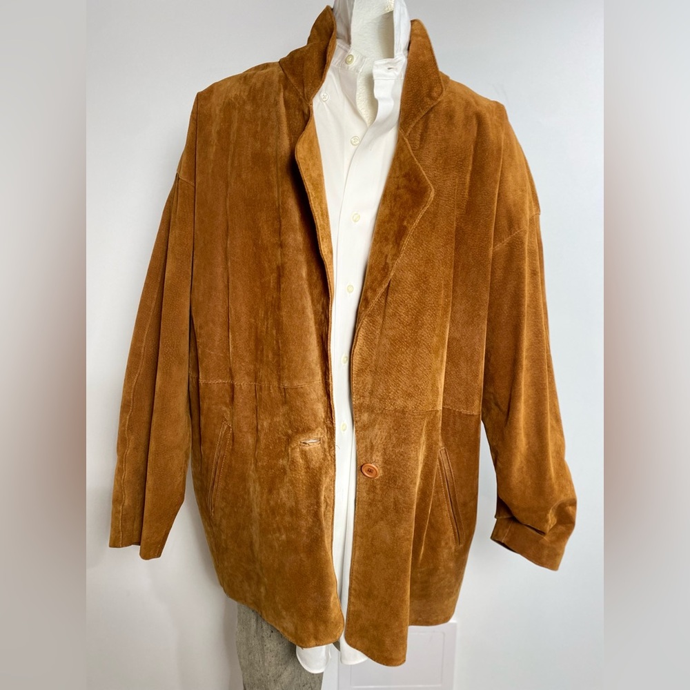 Amazing suede, tobacco, color jacket, total 90s fits perfect on everyone